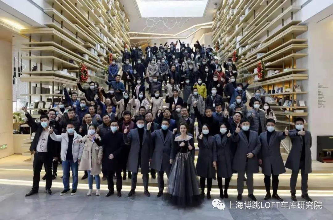 石嘴山全国一百多人在华侨城汉口道6号参观研讨LOFT专利车库技术！